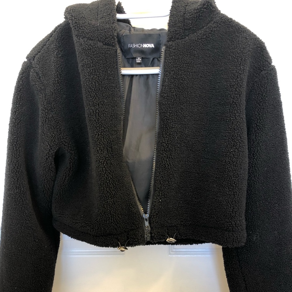 Fashion Nova black cropped fuzzy jacket M